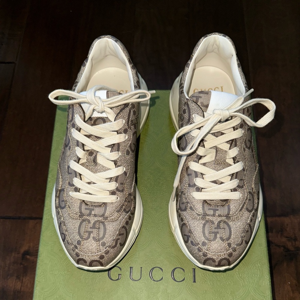 GUCCI MONOGRAMMED SNEAKERS WITH BOX AND  SHOELACES 
MENS SIZE 5.5 = WOMENS 7.5